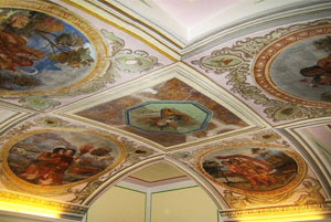 Teto da Sala da Família Selva, a pintura no teto representa as quatro estações do ano. Restaurado por Mario Rvazio